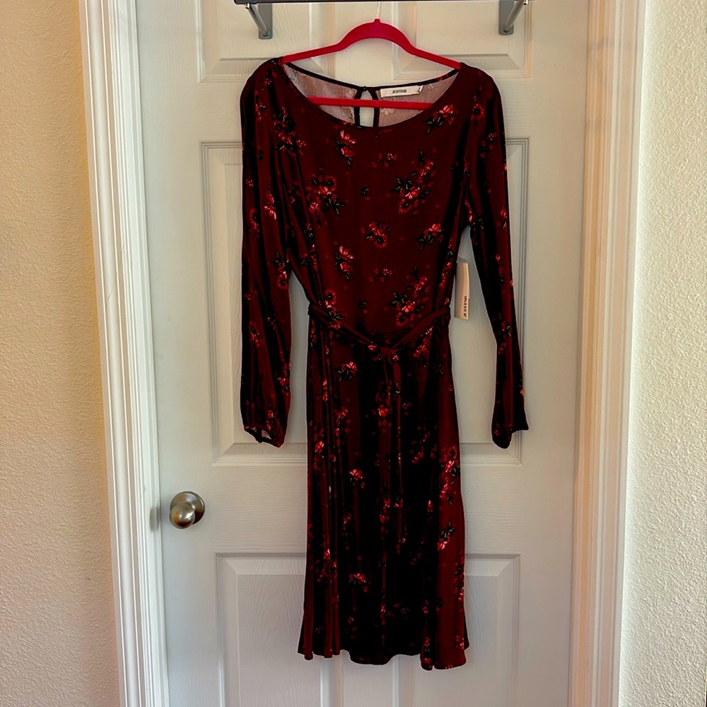 Floral dress with long sleeves ties around the waist from Justfab new with tags